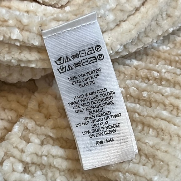 Cynthia Rowley Ivory Chenille Loose Fit Sweater w/ Scallop Hem - Size M (EUC) - Picture 7 of 7